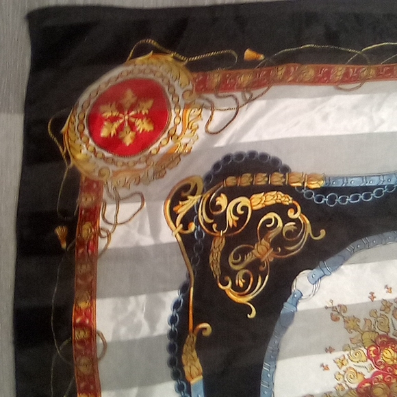 Beautiful Oversized High Quality Vintage Scarf - Picture 10 of 11